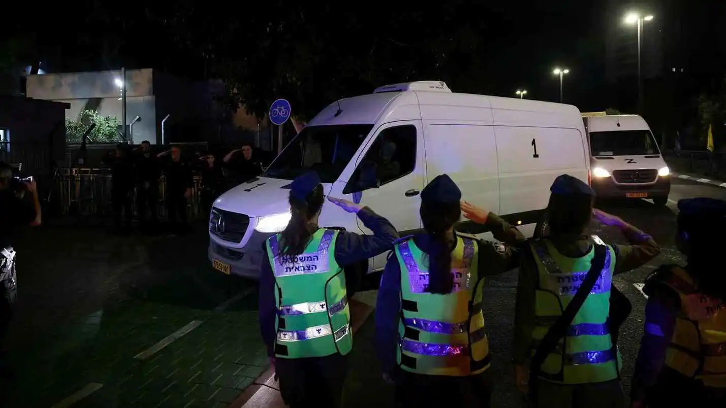 قتل في "7 أكتوبر".. إسرائيل تحدد هوية رهينة تسلمت جثته من حماس (صورة)