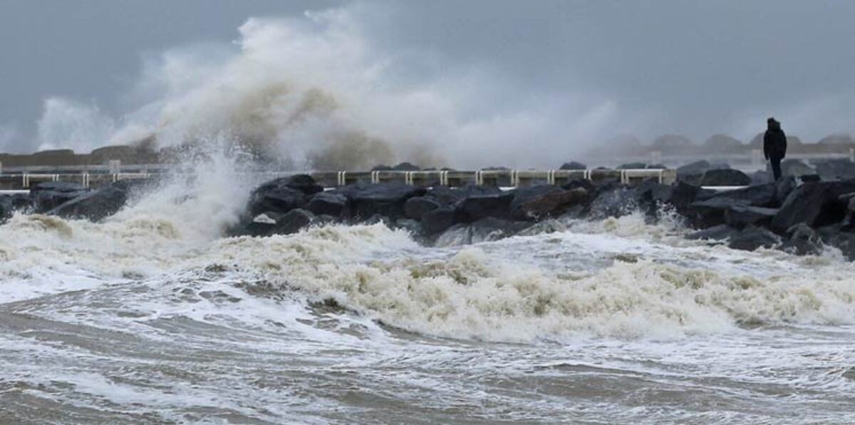 العواصف تقتل 16 شخصًا في جنوب الولايات المتحدة