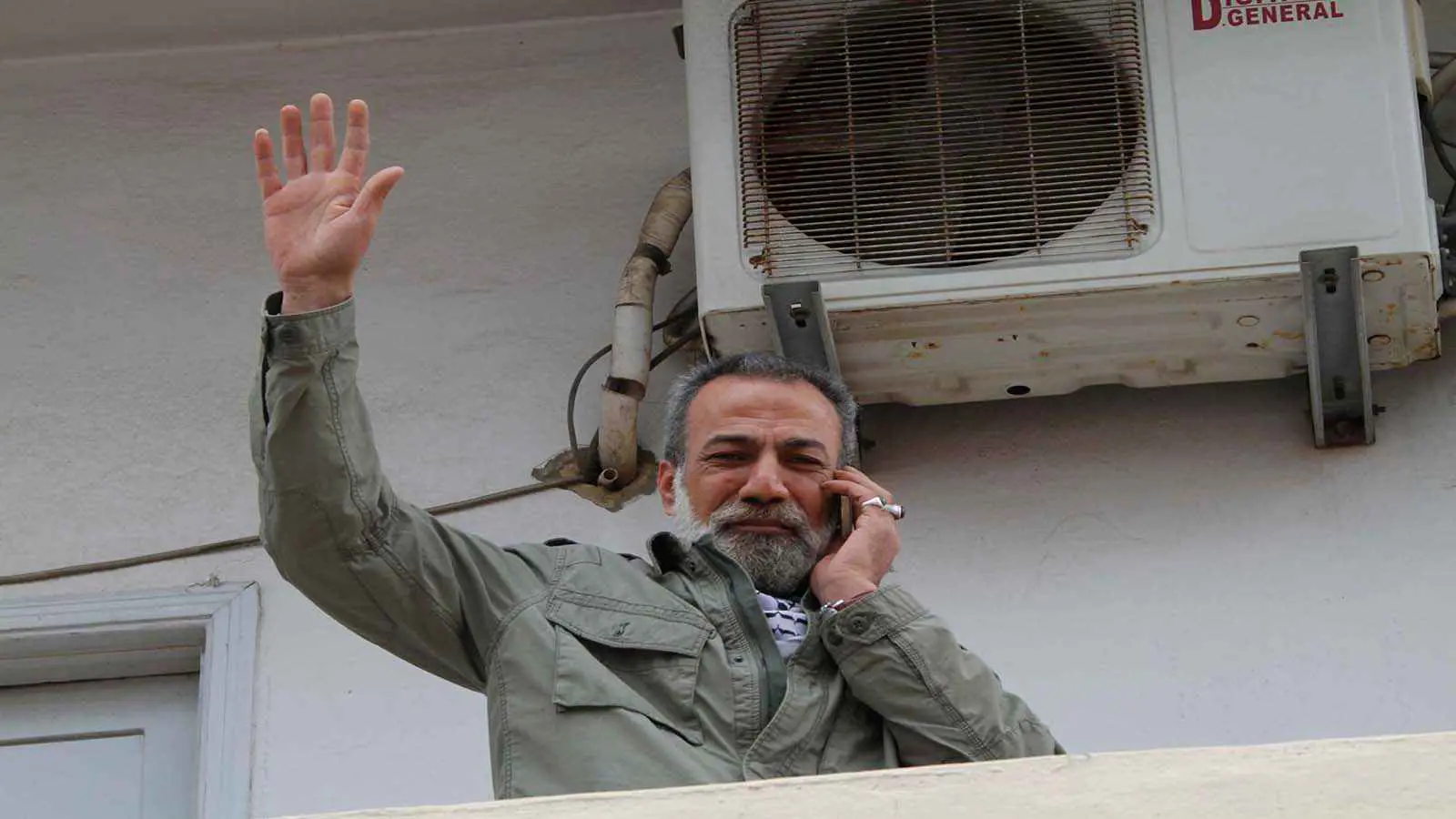 استهداف منير المقدح قيادي "فتح" بلبنان بغارة على "عين الحلوة" (فيديو)