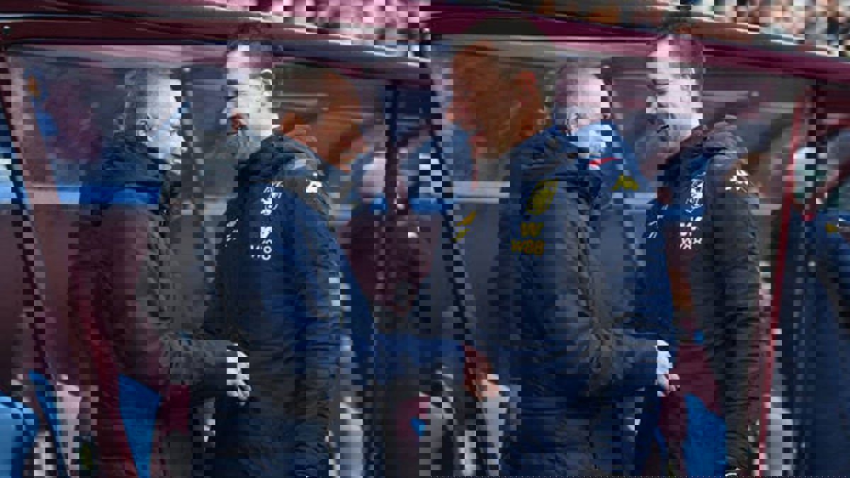 لقطة رائعة تجمع بين مورينيو وجون تيري خلال مباراة توتنهام ضد أستون فيلا (فيديو)