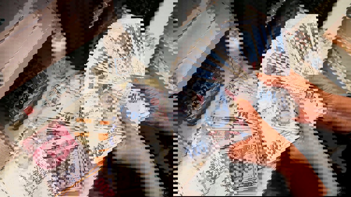 مخاوف التضخم العالمية تدفع الليرة التركية لتراجع جديد