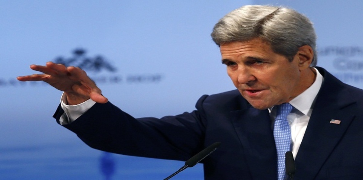 كيري يصل السعودية للقاء الملك سلمان