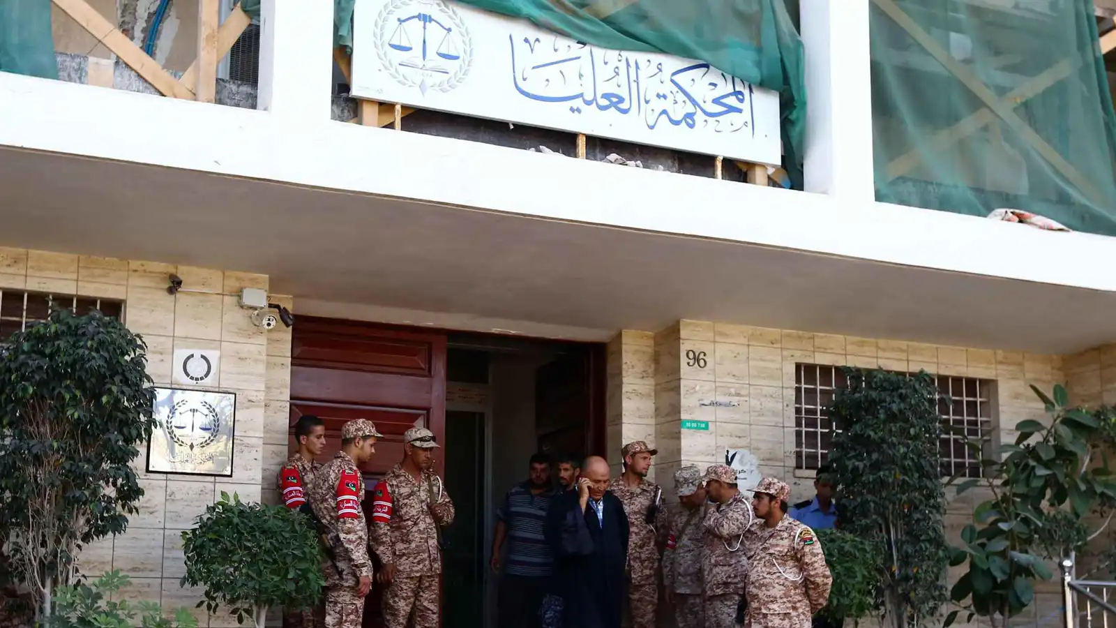 حكم قضائي يعيد عقارب "الساعة القانونية" في ليبيا 3 سنوات إلى الوراء