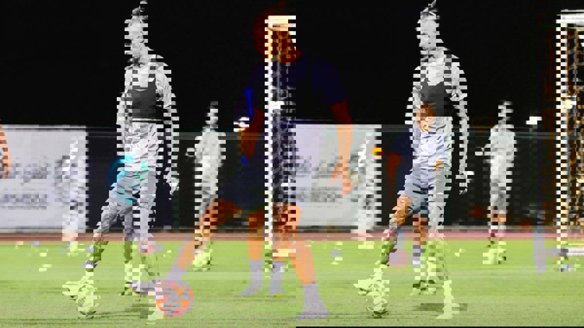 الطائي يباغت النصر بالدبابة