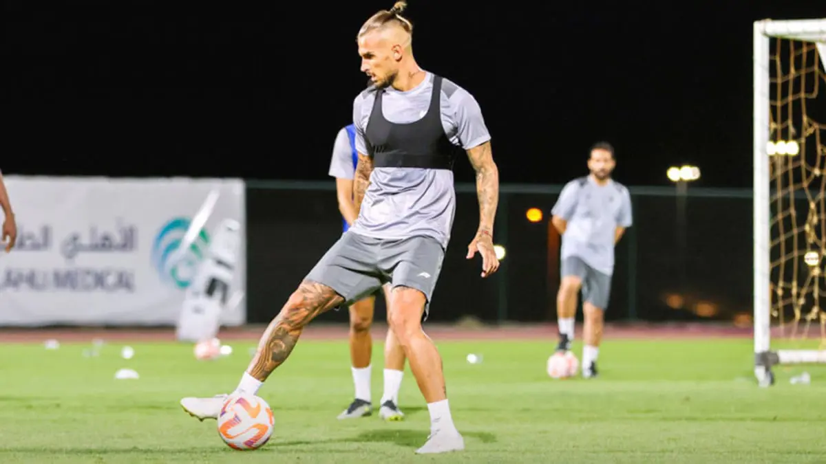 الطائي يباغت النصر بالدبابة