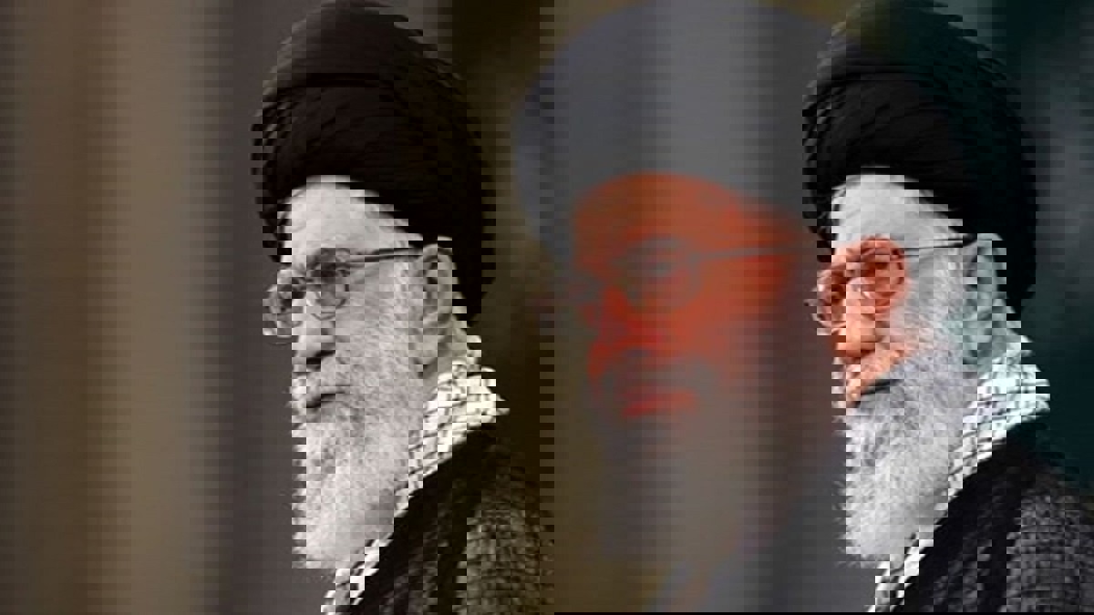 تقرير إيراني: البرلمان يوافق على زيادة أسعار الوقود بأمر خامنئي