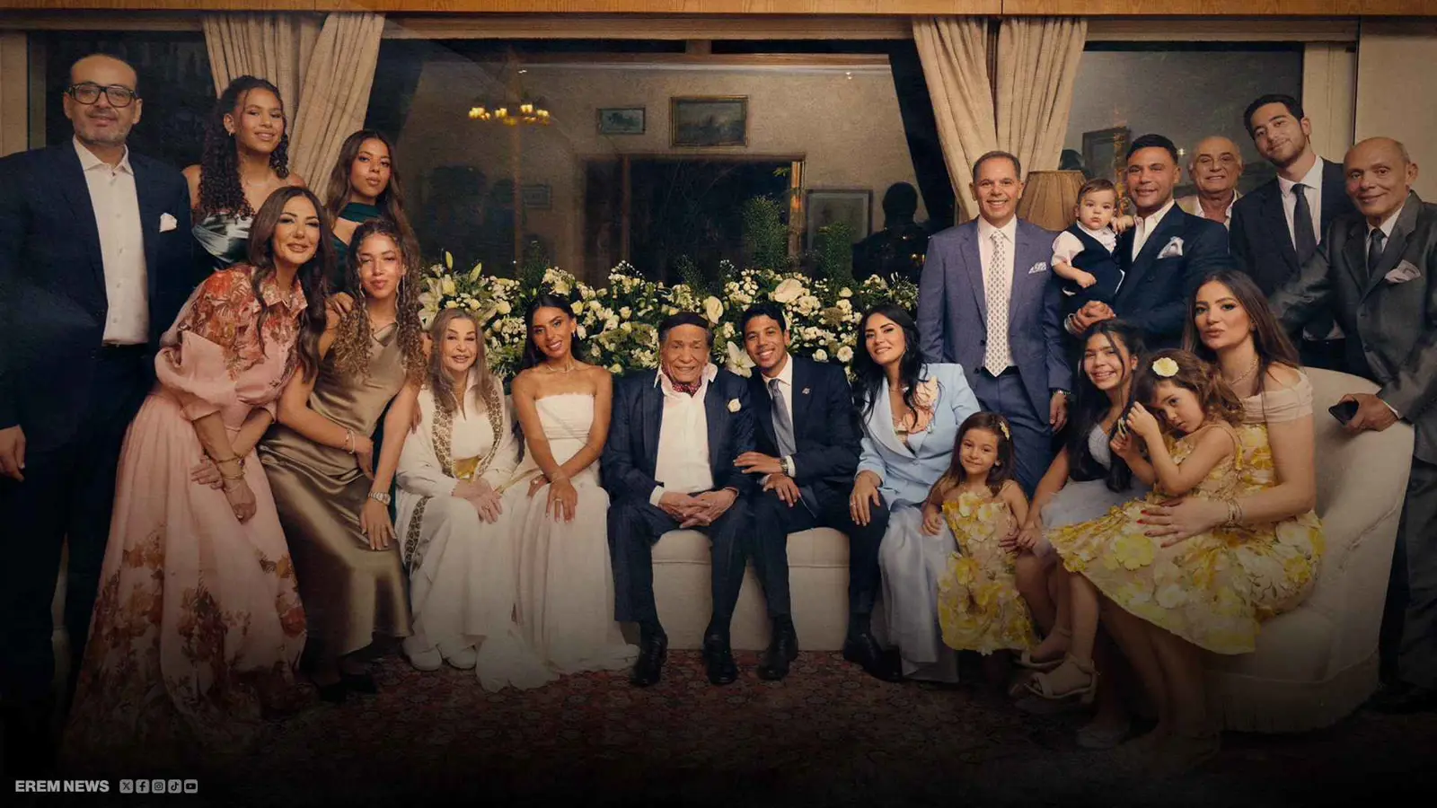 عادل إمام مع عائلته