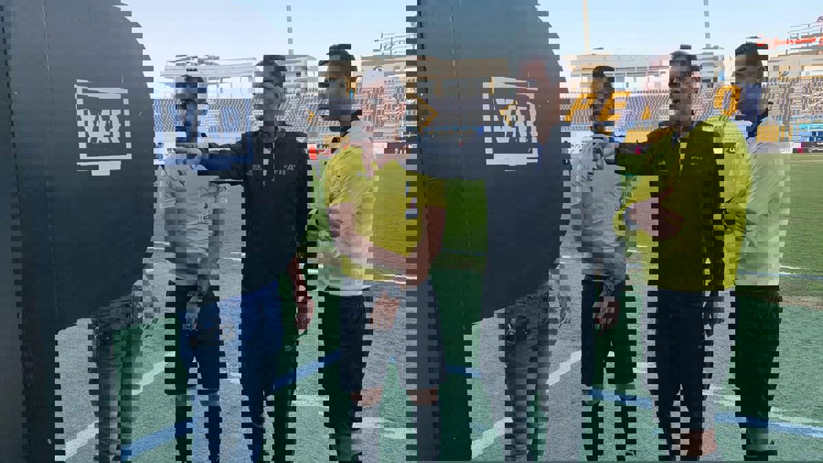 جمال الغندور يحرج سيف زاهر بسبب ركلة جزاء الأهلي ضد المقاصة (فيديو)