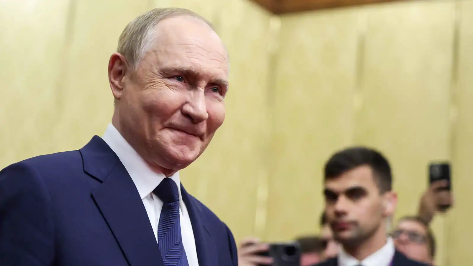 بوتين: إذا كان زيلينسكي جاداً فليأتِ إلى موسكو