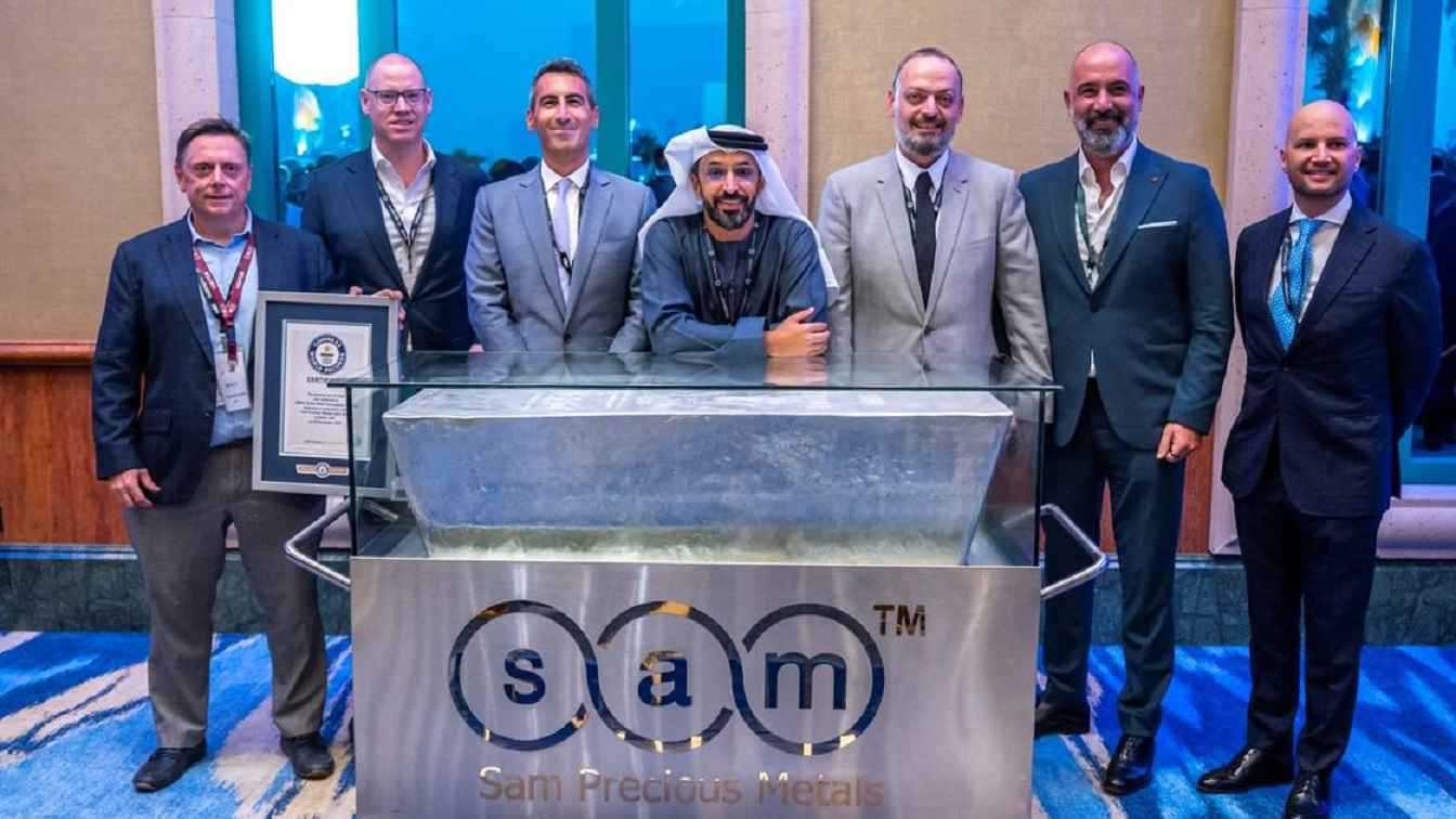 دبي.. أكبر سبيكة فضة في العالم تزن قرابة طنين