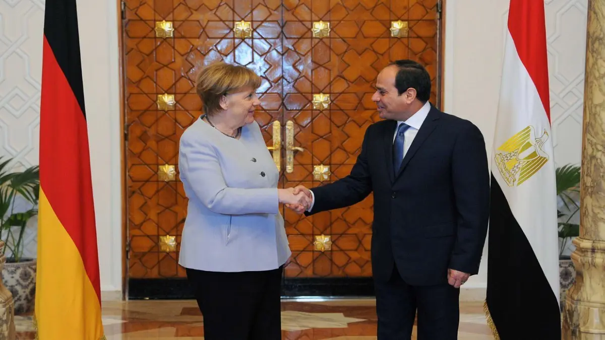 ميركل تدعو للتمسك بمحادثات سلام ليبية تدعمها الأمم المتحدة