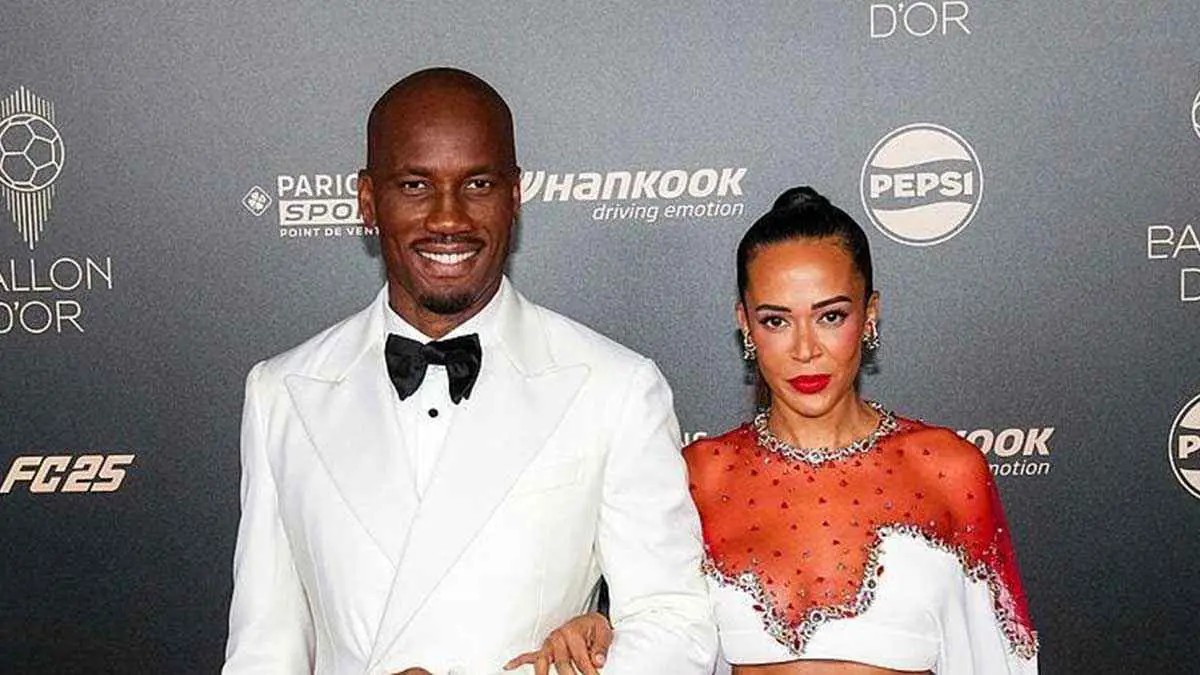 ضُربت بذيل الفستان.. موقف محرج لصديقة دروغبا في حفل الكرة الذهبية (فيديو)