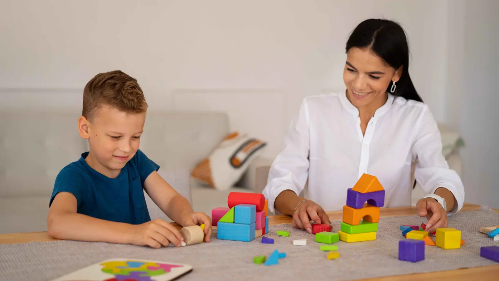 قلق واكتئاب أطفال التوحد.. كيف تدعمهم نفسيا؟