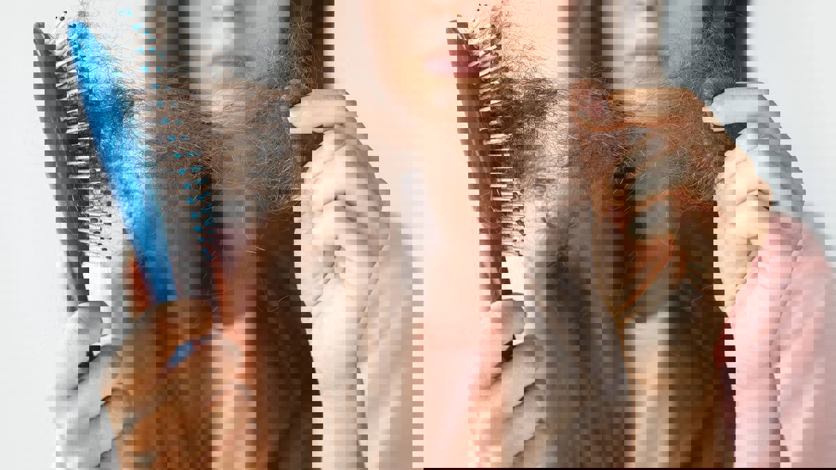 تساقط الشعر قد يكون مؤشرا على "اضطراب داخلي"