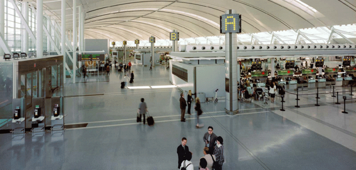 السلطات الكندية تعتقل مسافرًا أمريكيًا بحوزته "عبوة ناسفة وهمية"