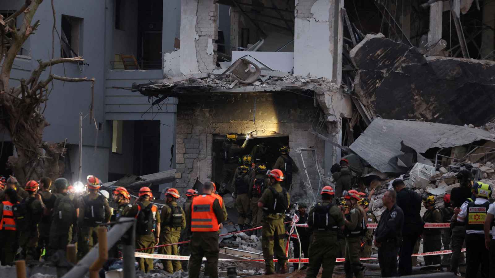 العثور على جثتين في مبنى وسط تل أبيب استهدف بالقصف الإيراني