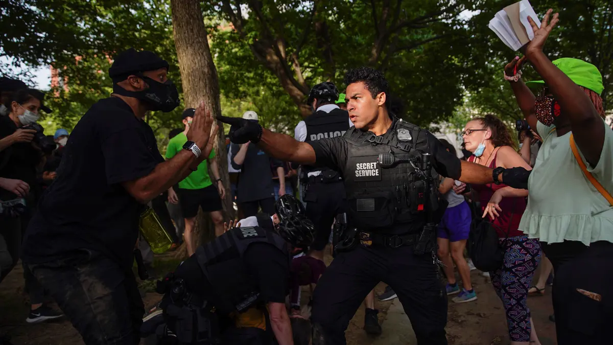 شرارة احتجاجات قتيل الشرطة الأمريكية تنتقل إلى العاصمة واشنطن