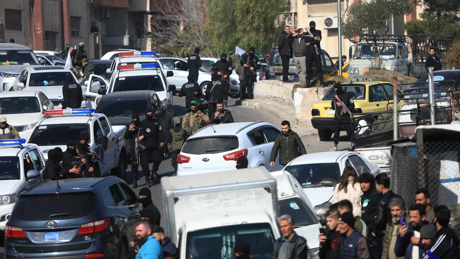 كيف تتصرف الإدارة السورية مع تزايد الحوادث الأمنية في حمص؟