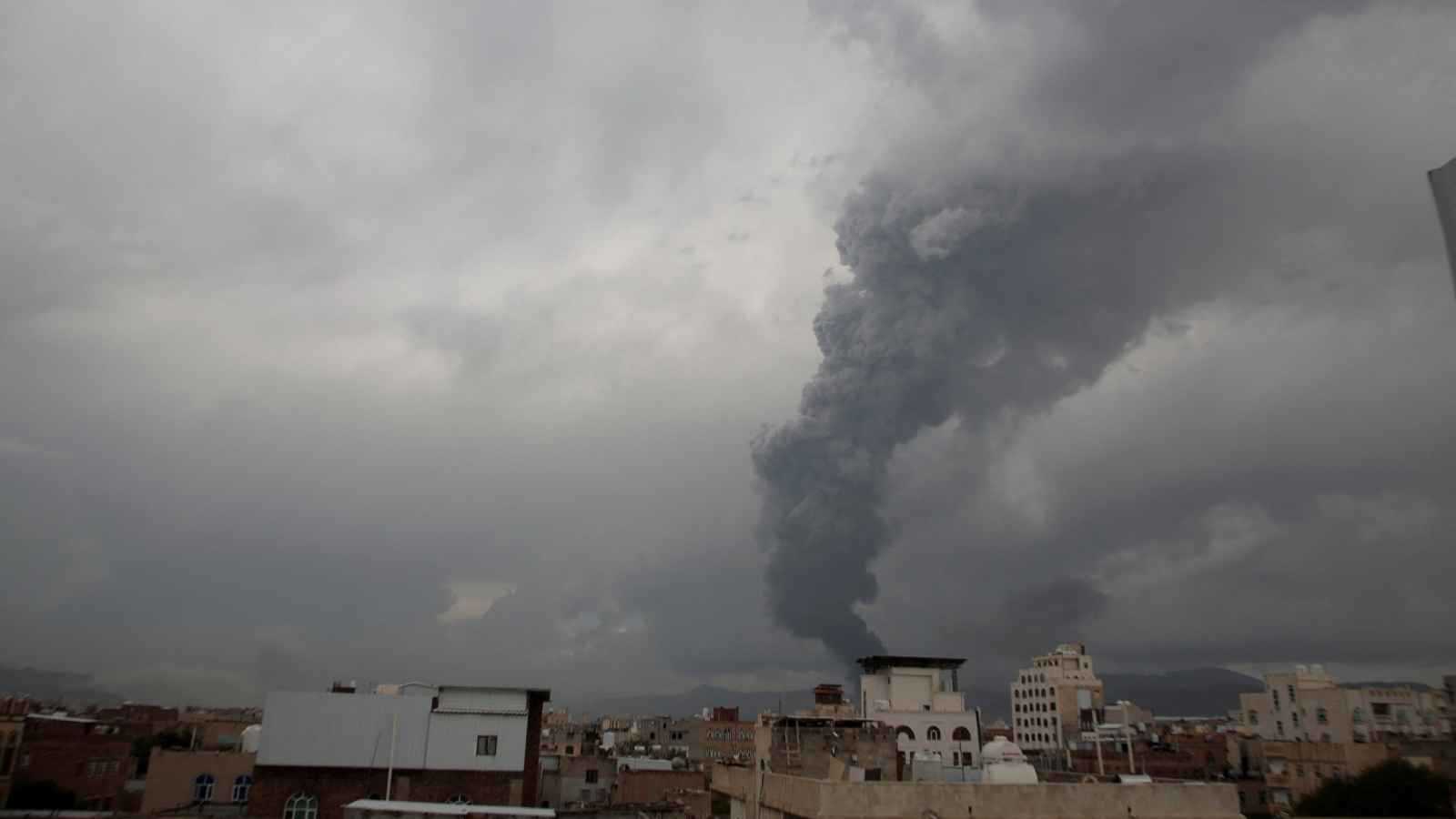 عشرات الهجمات الإسرائيلية تستهدف مواقع حوثية في صنعاء (فيديو)