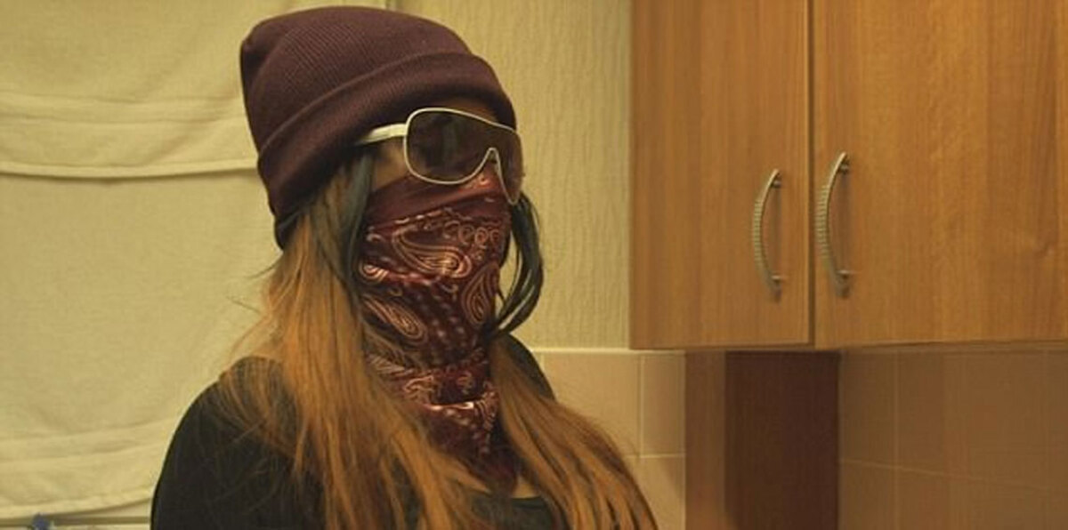 بالصور.. مراهقات بريطانيات يهرّبن المخدرات إلى السجون