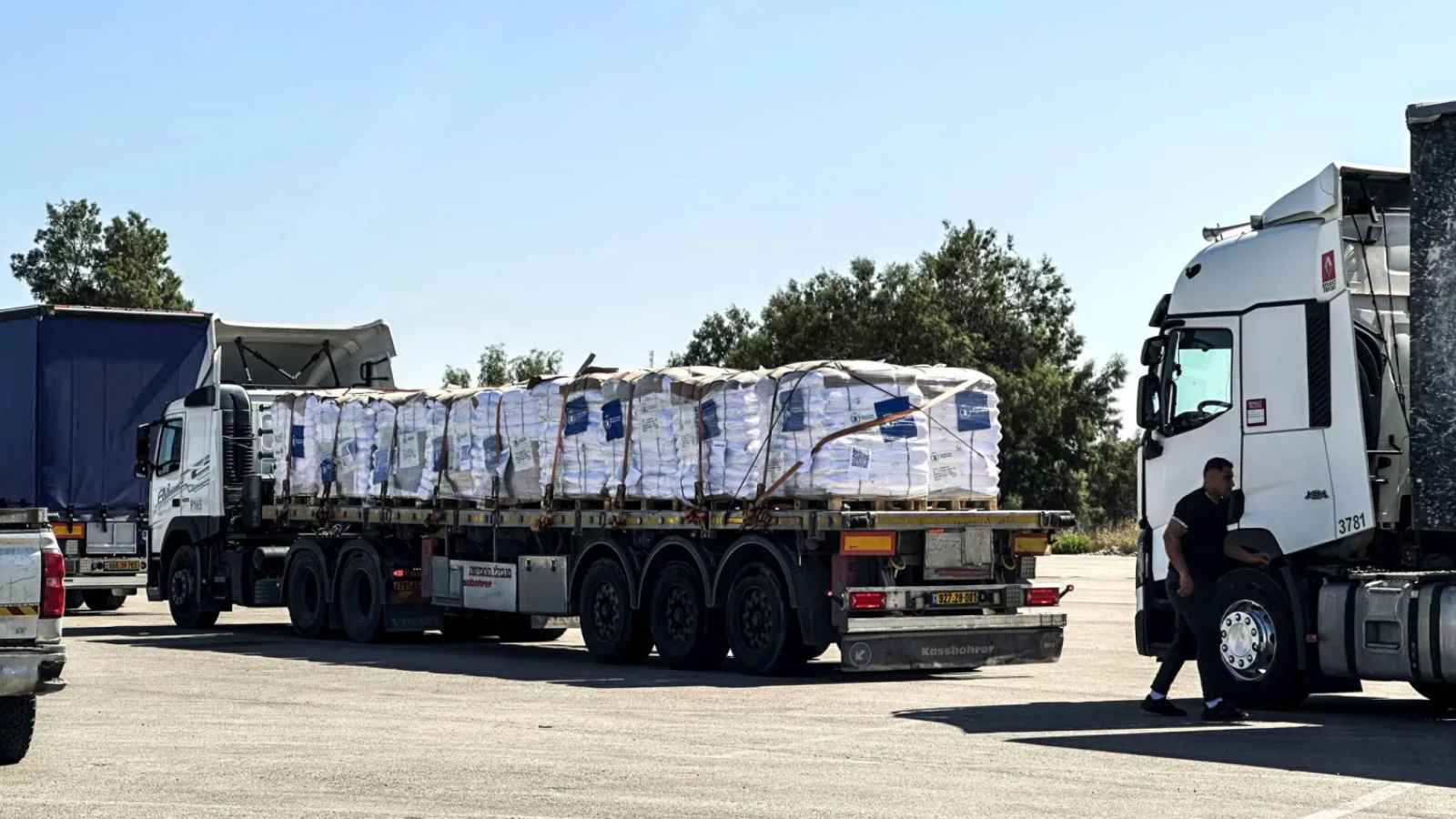 فوضى وإطلاق نار.. الفريق الأمريكي ينسحب من مركز توزيع المساعدات بغزة (فيديو)