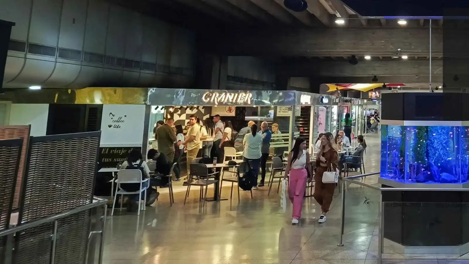 بعد تحذيرات أمريكية.. شركات طيران دولية تلغي رحلاتها إلى فنزويلا