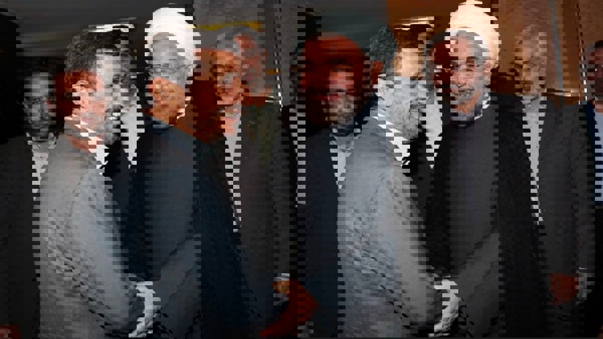 بعد أن دعاه للمناظرة.. روحاني يحمل نجاد مسؤولية الأزمات التي تعصف بإيران