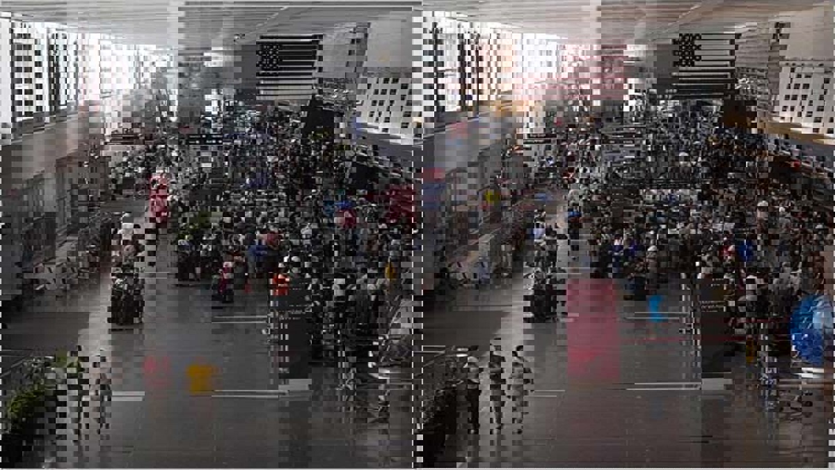 لسلوك أصدقائه.. منع طالب فلسطيني من دخول أمريكا