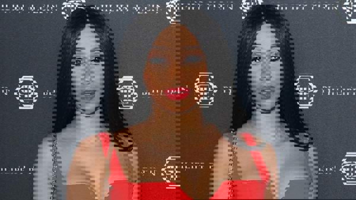 مغنية الراب كاردي بي تمثل أمام محكمة بنيويورك بسبب شجار في نادٍ للتعري