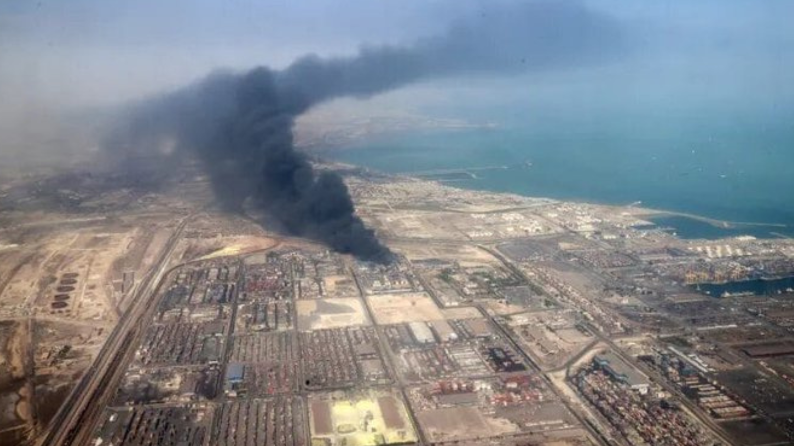 مسؤول إيراني: هجوم بطائرة مسيرة وراء انفجار بندر عباس