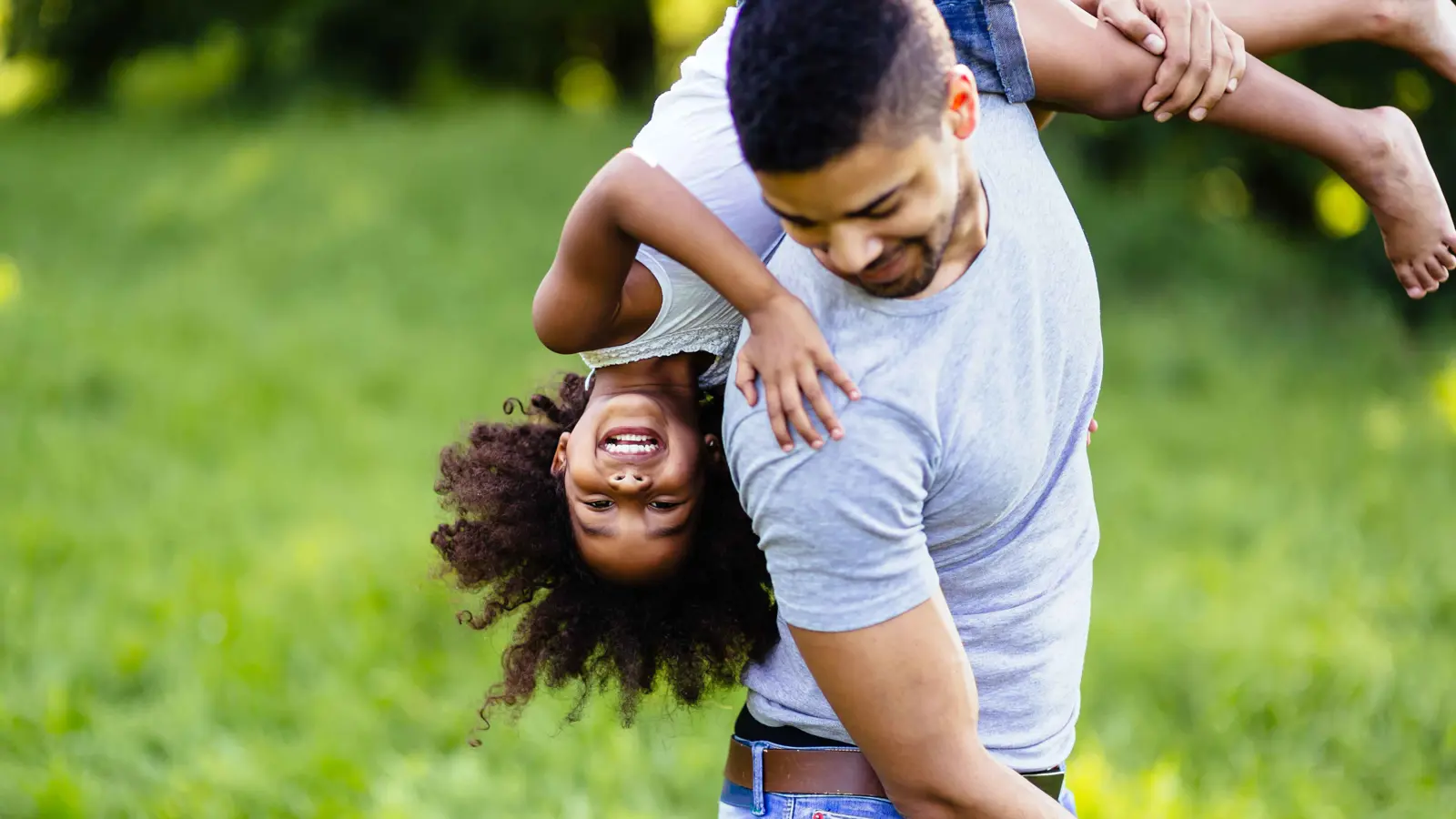 5 خطوات لتربية أطفال سعداء