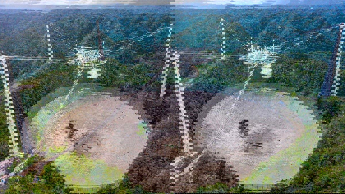 بعد 57 عاما من الاكتشافات الفلكية.. إغلاق تليسكوب أريسيبو الفضائي "نهائيا"