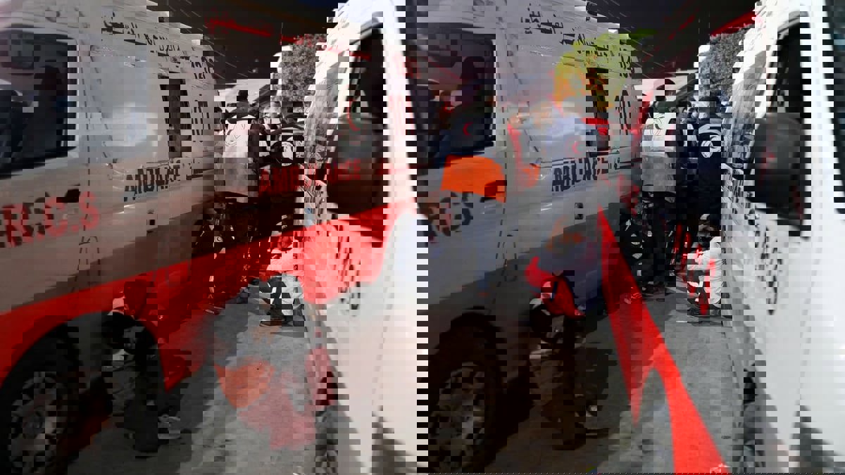 الجيش الإسرائيلي يقتحم مستشفى ومقر الهلال الأحمر في خانيونس