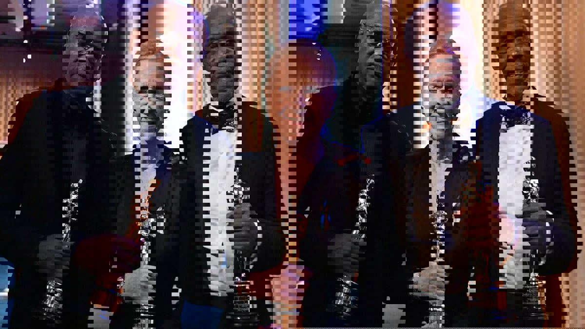 "الأوسكار" تمنح جوائز فخرية لصامويل جاكسون وداني جلوفر وآخرين