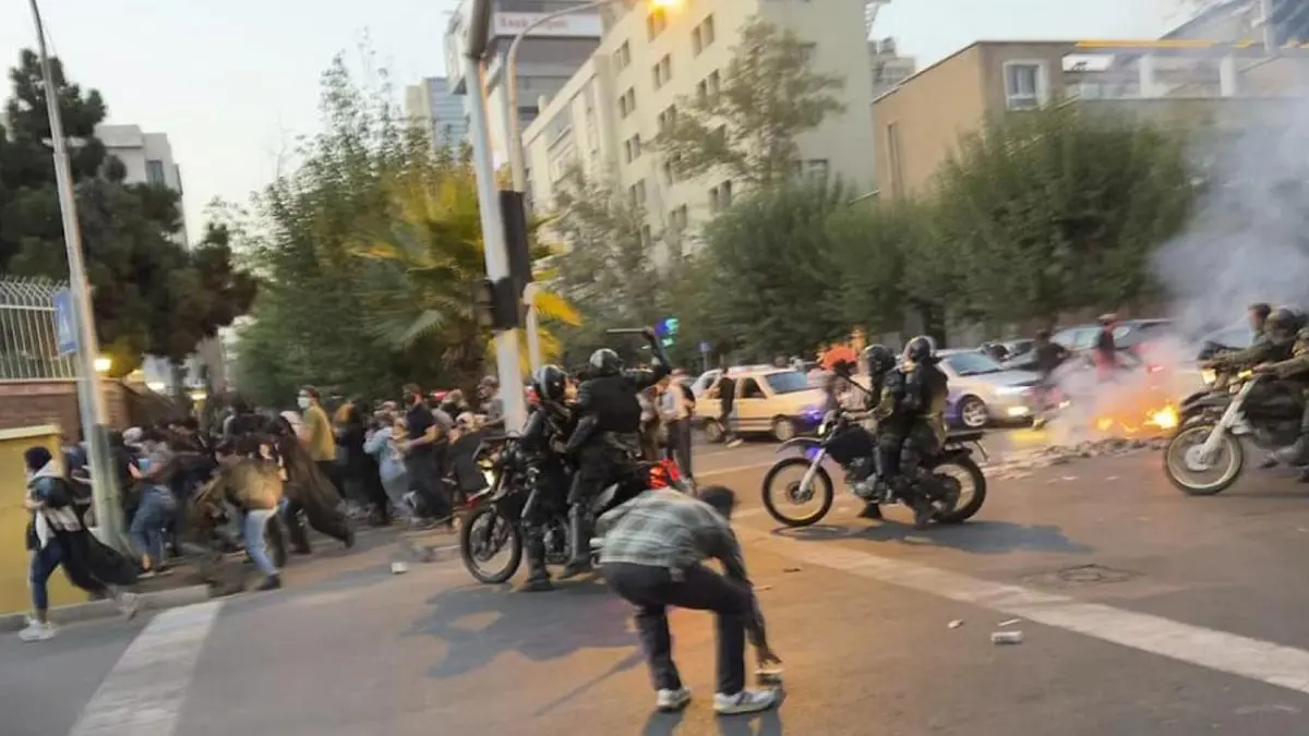 إيران.. احتجاجات وإضراب بعد 40 يومًا على وفاة "مهسا أميني" (فيديو وصور)

