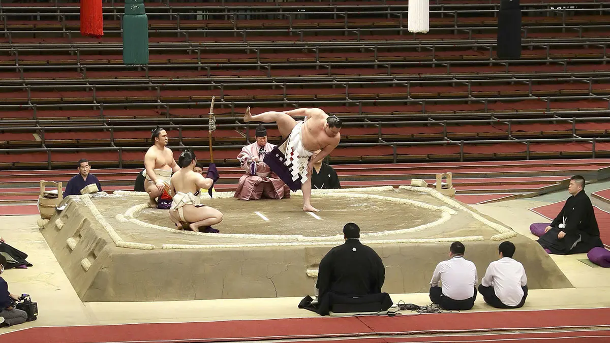 منافسات مصارعة السومو في اليابان دون جمهور بسبب فيروس كورونا (فيديو)
