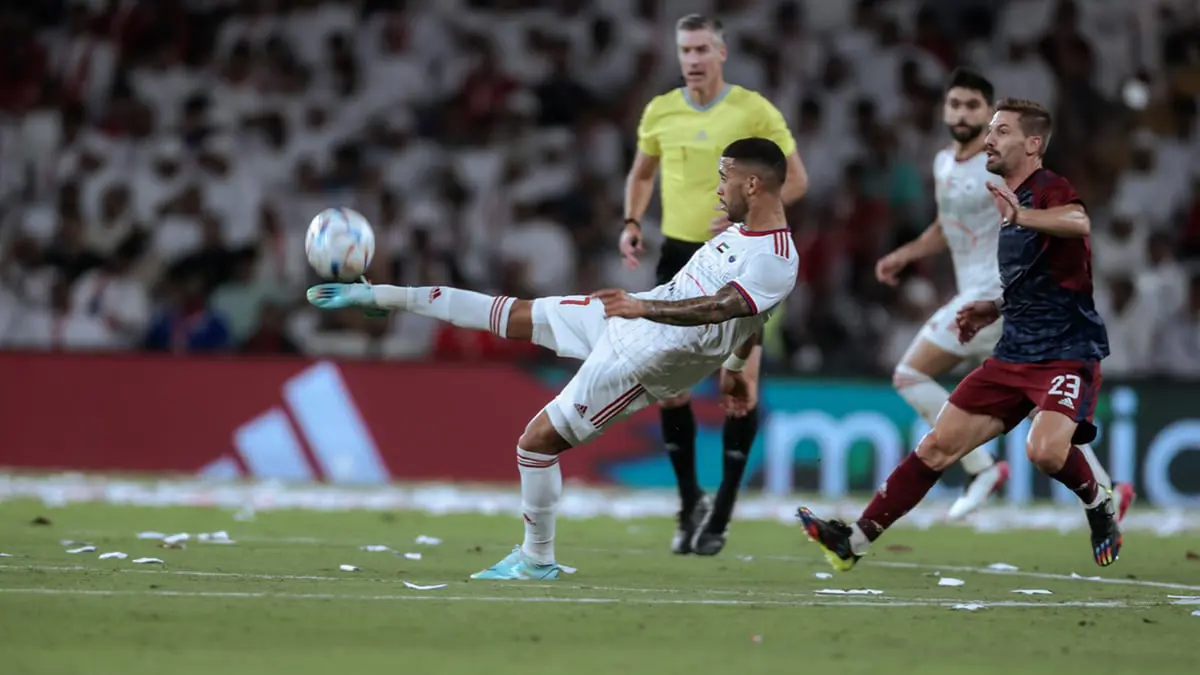 اشتباك كايو مهاجم الشارقة مع محمد الشامسي حارس الوحدة عقب نهائي كأس رئيس الإمارات (فيديو)