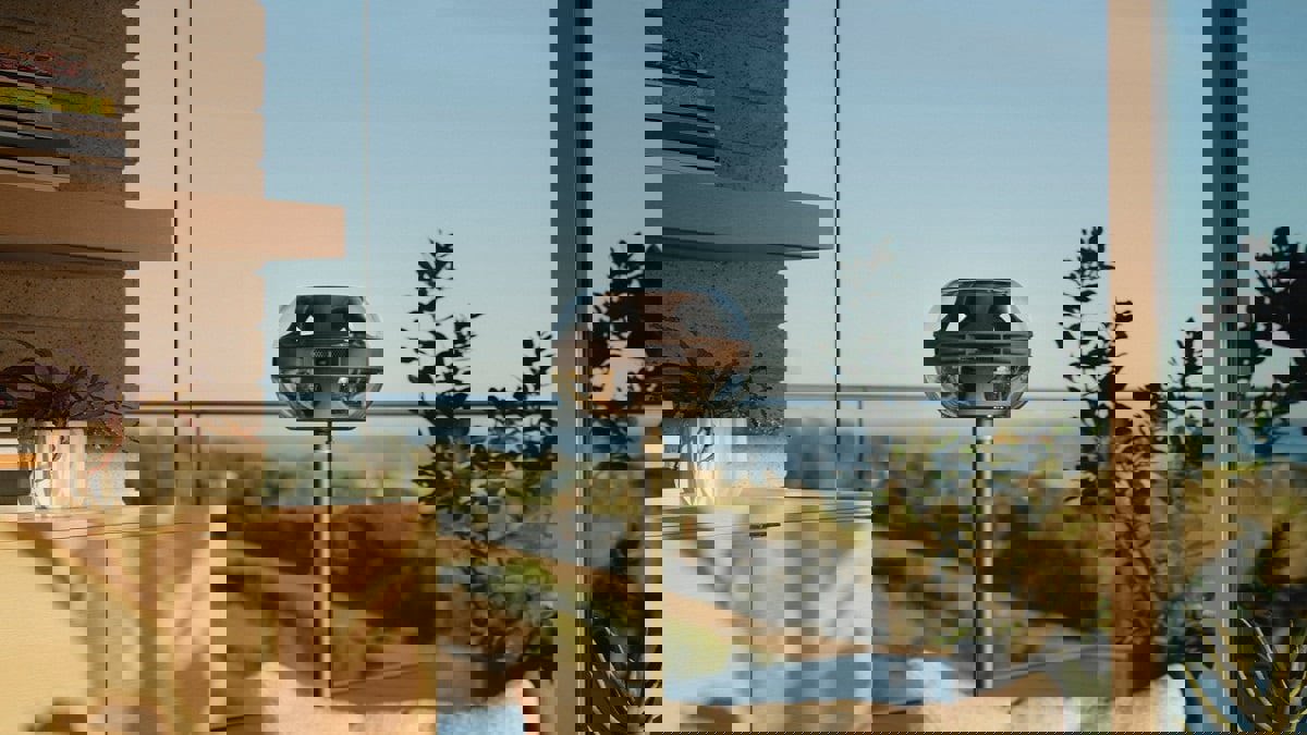 صممه خبير من "أبل".. الكشف عن أول مكبر صوت منزلي ذكي في العالم ثلاثي القنوات