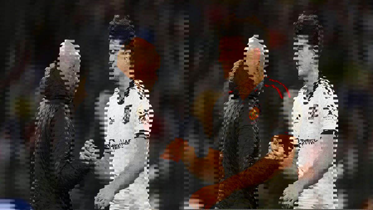 تين هاغ يخير ماغواير بين القتال على مركزه أو الرحيل عن مانشستر يونايتد