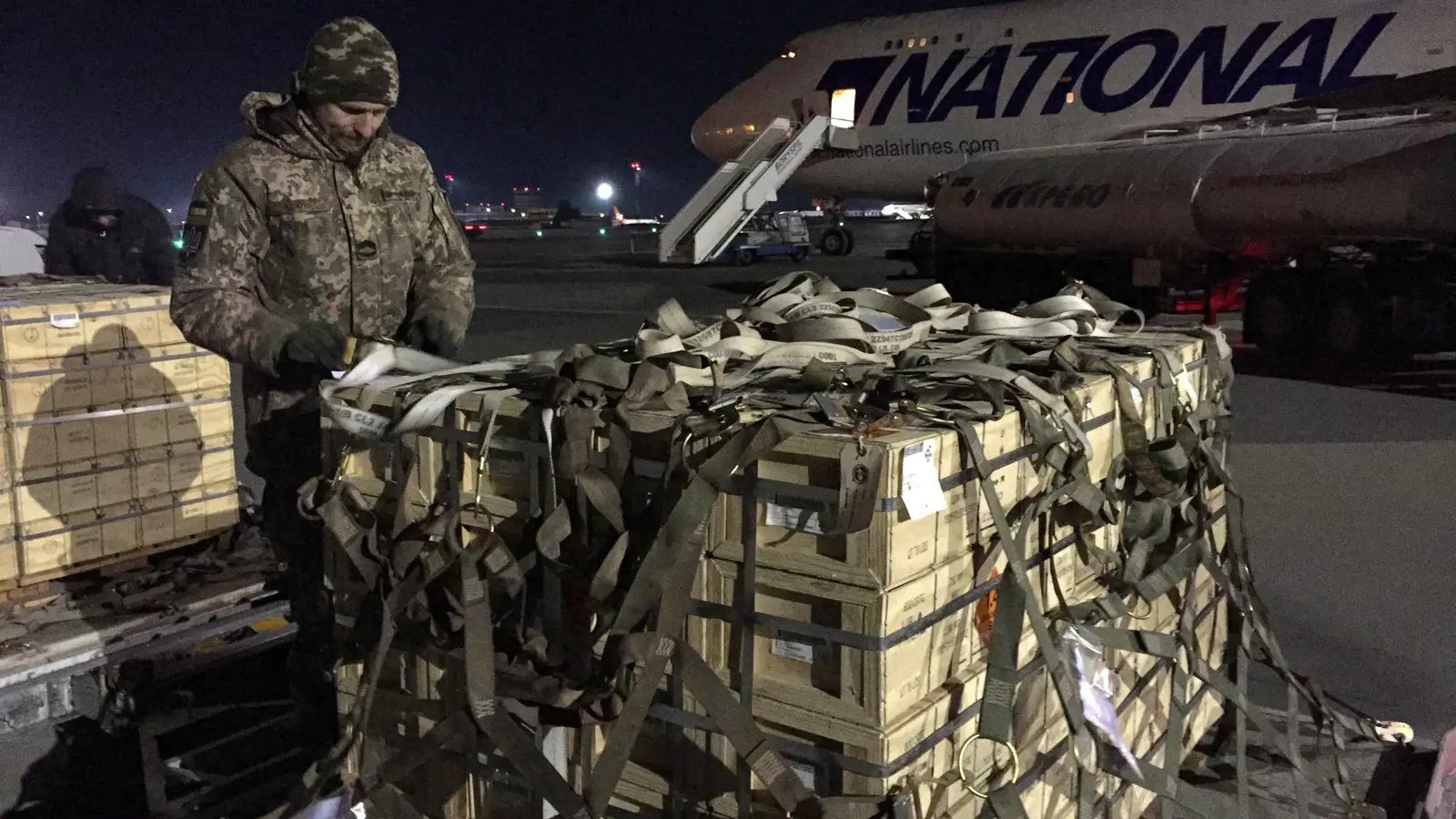 نيوزويك: تعليق المساعدات الأمريكية يدخل الجيش الأوكراني بـ"الفوضى"