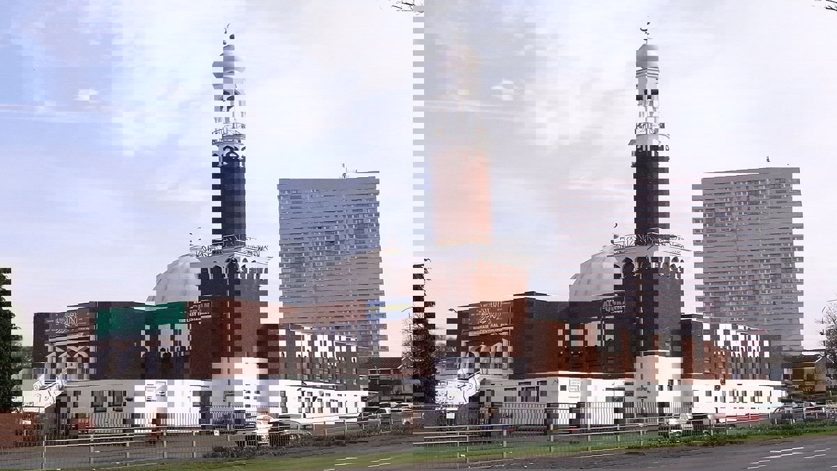 كاتبة أمريكية مسلمة: تركيا تستخدم مساجد أوروبا لأهداف استخباراتية