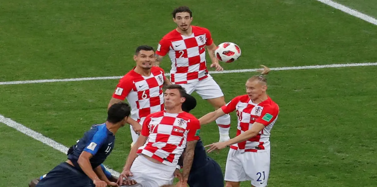 مباراة فرنسا وكرواتيا في نهائي كأس العالم.. هدف الديوك الأول يثير الجدل (فيديو)