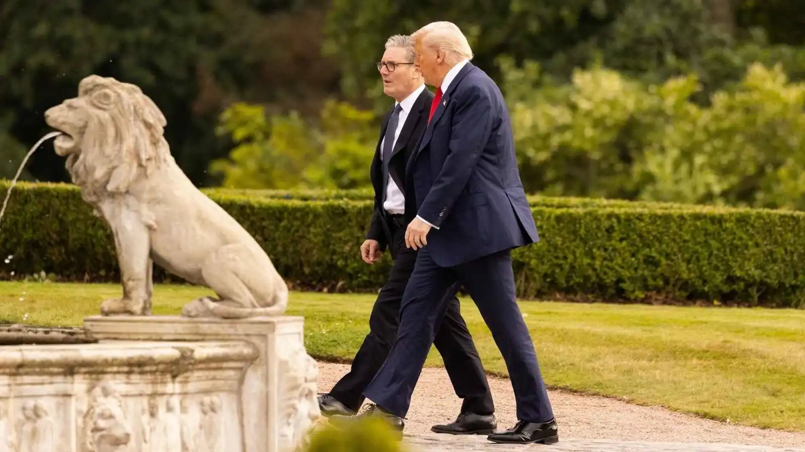 استهزأ بماكرون ووبّخ ستارمر.. هل أنهى ترامب أدوار "حلفائه" الأوروبيين؟