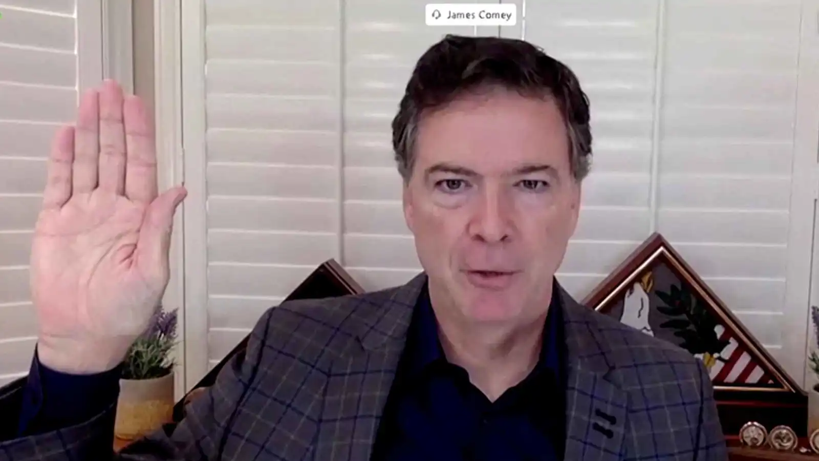 "انتقام سياسي".. كيف أصبح جيمس كومي على رأس قائمة أعداء ترامب؟