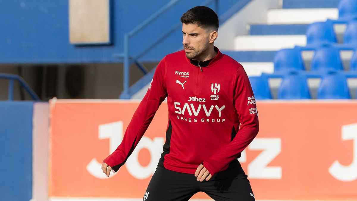 راتب خرافي.. نيفيز يصدم الهلال السعودي 