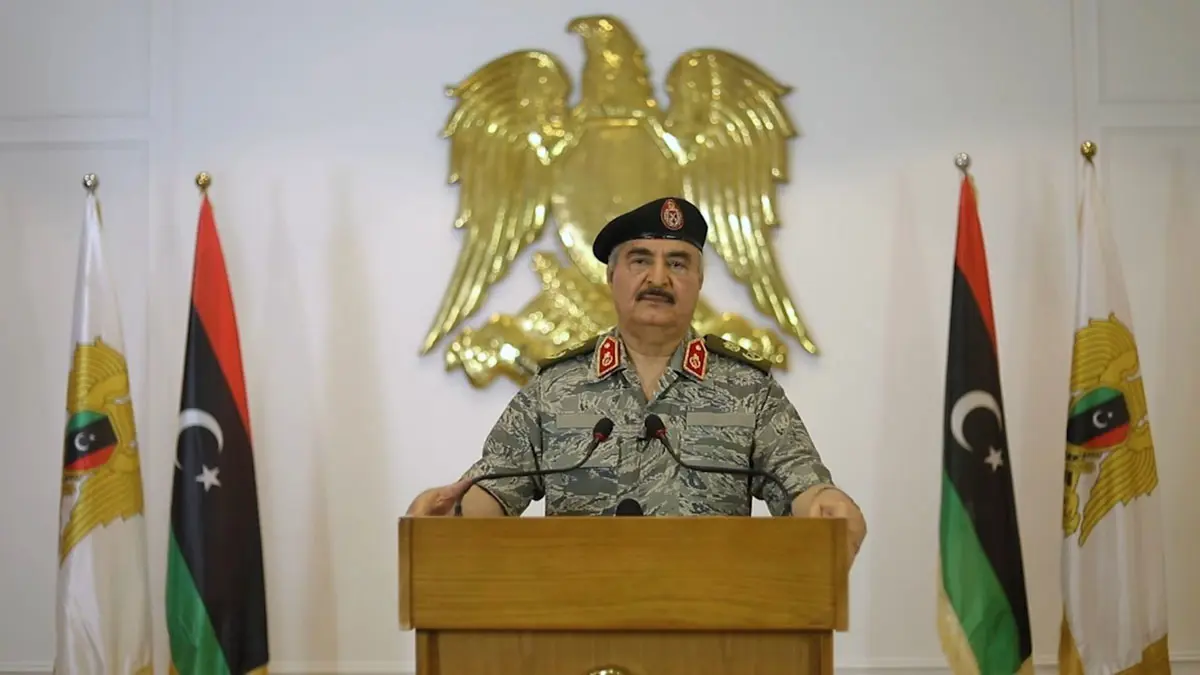 مصدر مقرب من لجنة الحوار العسكرية: حفتر هو الممثل الوحيد للجيش الليبي