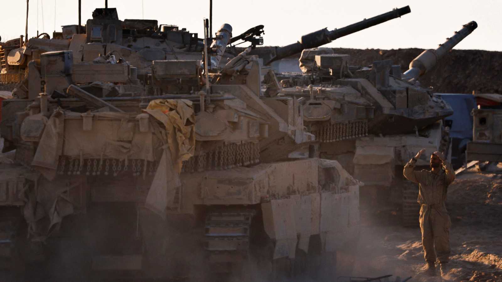 بعبوة ناسفة أُلقيت داخل الدبابة.. مقتل 4 جنود إسرائيليين في غزة