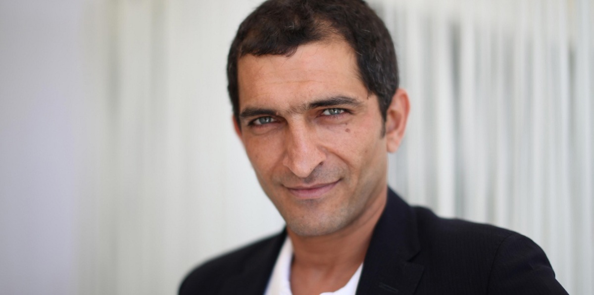 عمرو واكد يثير سخرية رواد مواقع التواصل بسبب "أبو الهول" (صور)