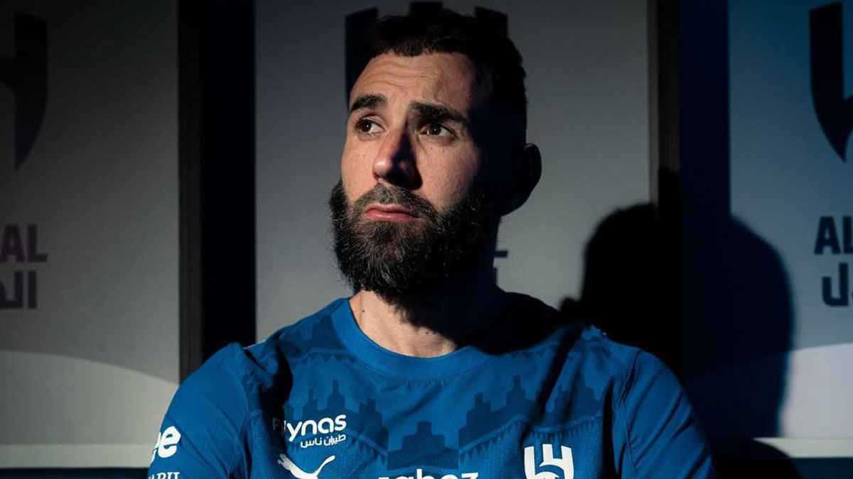 بسبب بنزيما.. نجم الهلال يوجه رسالة غاضبة لإدارة ناديه 