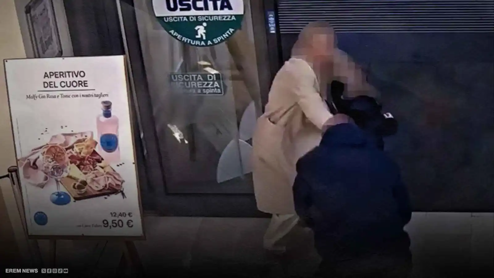 مشهد يحبس الأنفاس.. محاولة اختطاف رضيعة في متجر إيطالي (فيديو إرم)